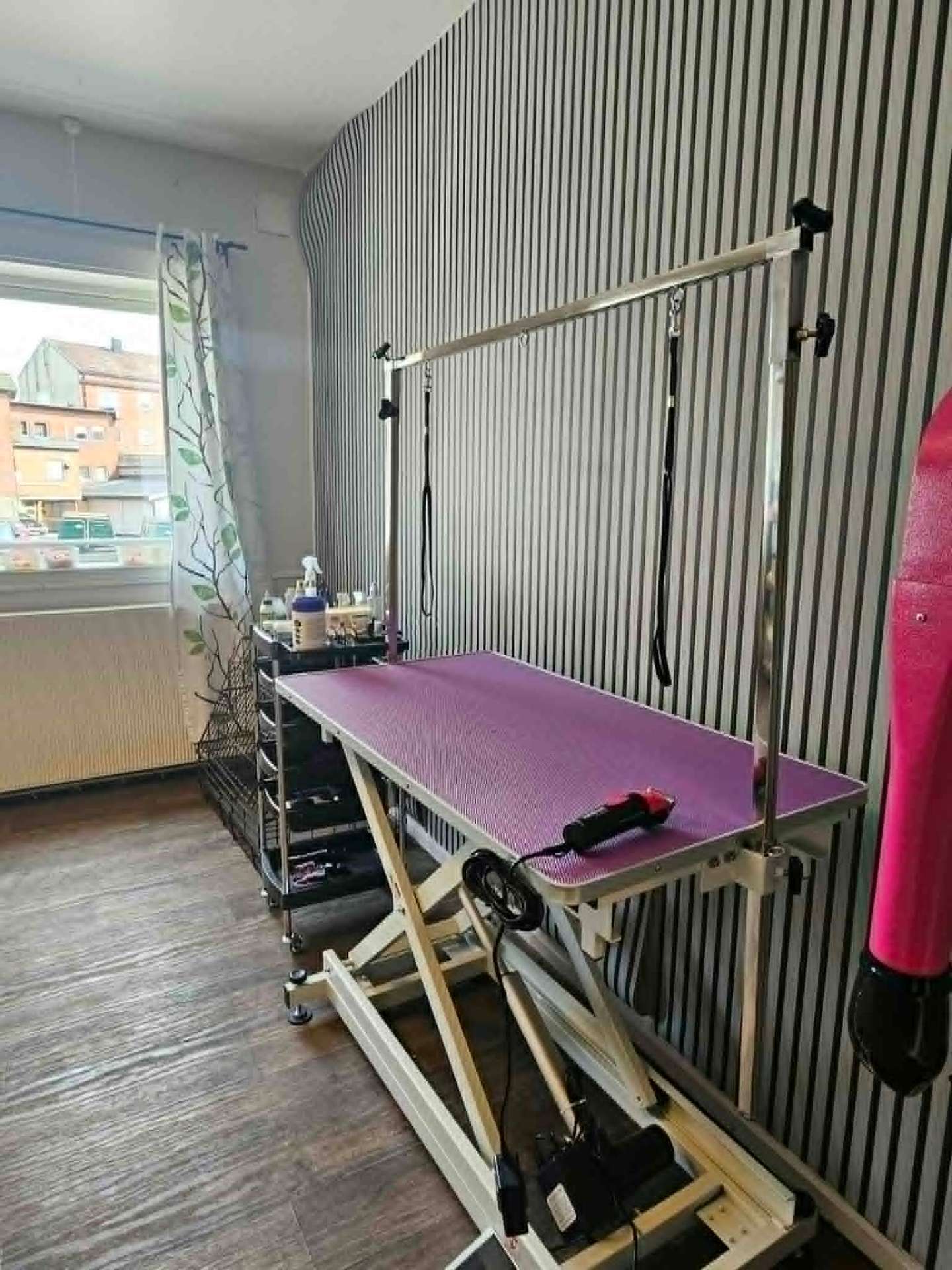 Trimbord ved vinduet
